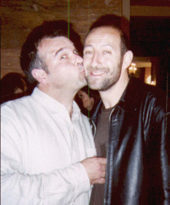 LA GRANDE VIE - 2001 - Bisou à Kad Merad (le motard). Soirée au Palm Beach de Cannes.