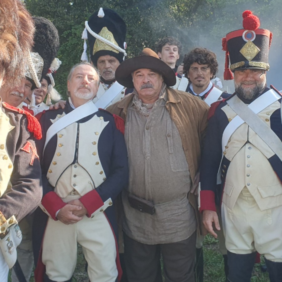 2025 : MAUVAISE PIOCHE - AVEC François Bureloup au milieu des chasseurs.